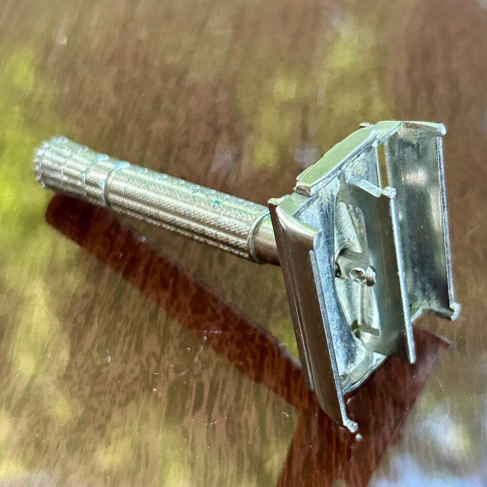 Vintage Safety Razor Double Edge Metal Razor 3.5” Grooming Tool - Picture 6 of 12